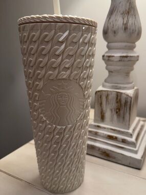 Starbucks 24oz Tumbler Cream with Embossed Chain Pattern